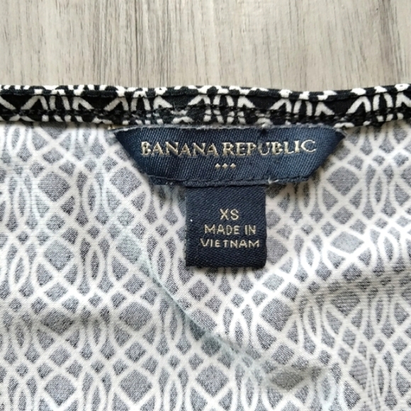 Banana Republic Chic V-Neck Tank w/Flattering Cinched Waist Size XS - Picture 4 of 8